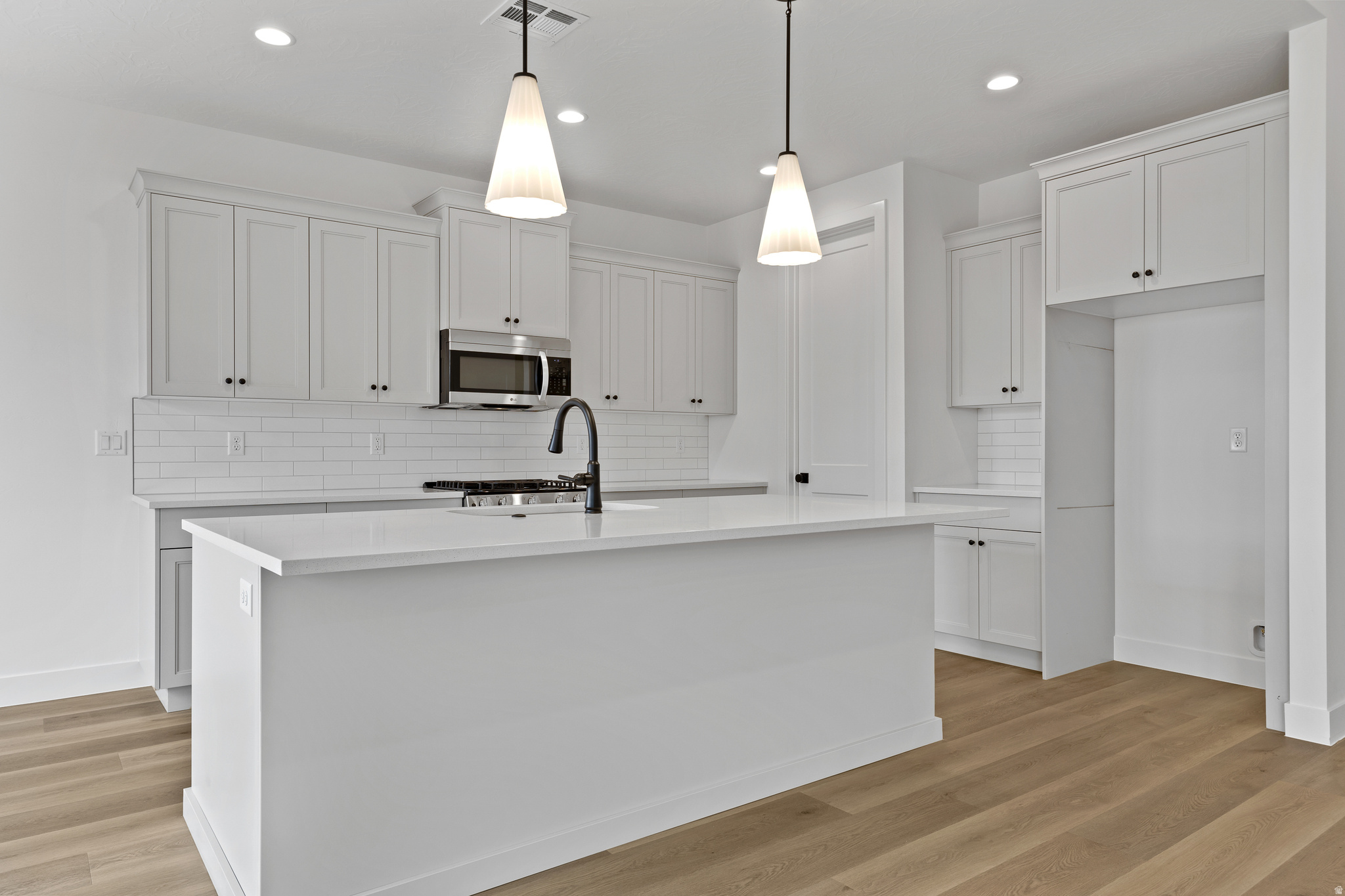 SAND POINT - Residential