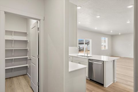 Tiny photo for 856 N 260 E, Santaquin, UT 84655 (MLS # 2157921)