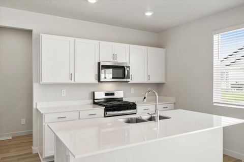 Tiny photo for 856 N 260 E, Santaquin, UT 84655 (MLS # 2157921)