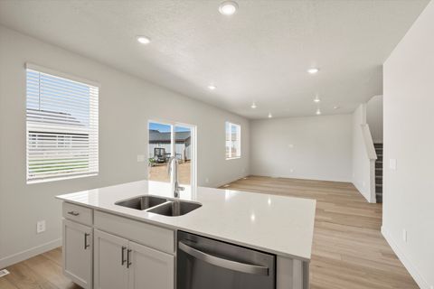Tiny photo for 856 N 260 E, Santaquin, UT 84655 (MLS # 2157921)