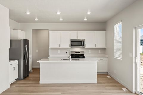 Tiny photo for 856 N 260 E, Santaquin, UT 84655 (MLS # 2157921)