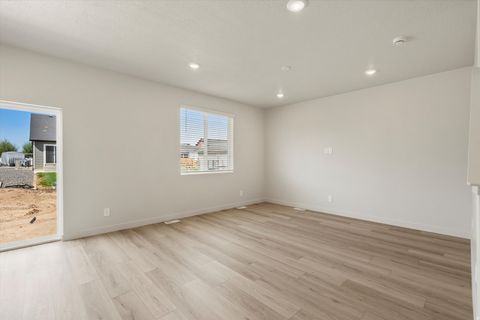 Tiny photo for 856 N 260 E, Santaquin, UT 84655 (MLS # 2157921)