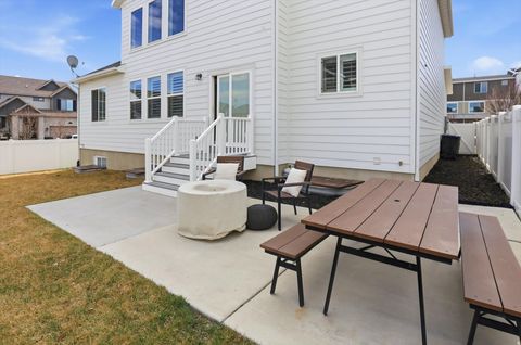 Tiny photo for 3668 W RUSHTON VIEW DR S, South Jordan, UT 84095 (MLS # 2140077)