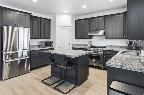 Tiny photo for 3668 W RUSHTON VIEW DR S, South Jordan, UT 84095 (MLS # 2140077)