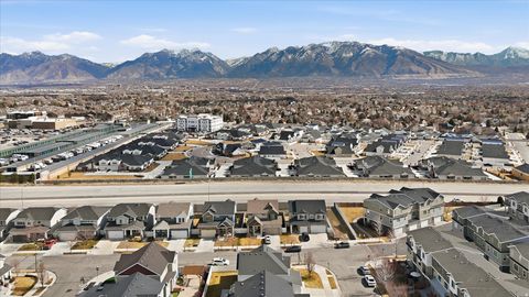 Tiny photo for 3668 W RUSHTON VIEW DR S, South Jordan, UT 84095 (MLS # 2140077)