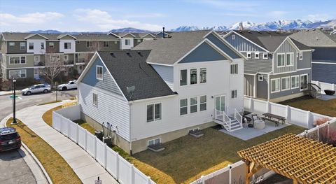 Tiny photo for 3668 W RUSHTON VIEW DR S, South Jordan, UT 84095 (MLS # 2140077)