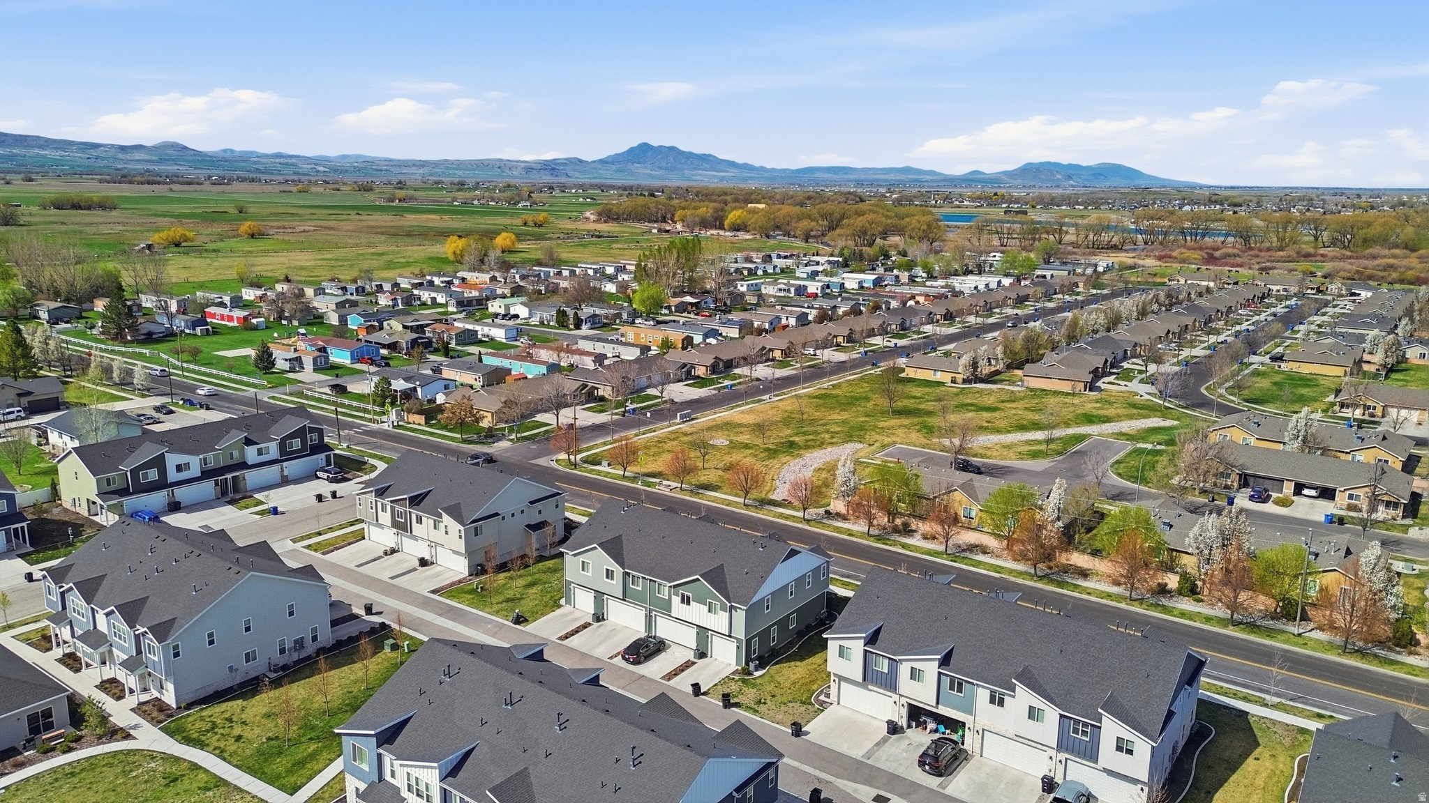 WOODMORE POINTE SUBD - Residential