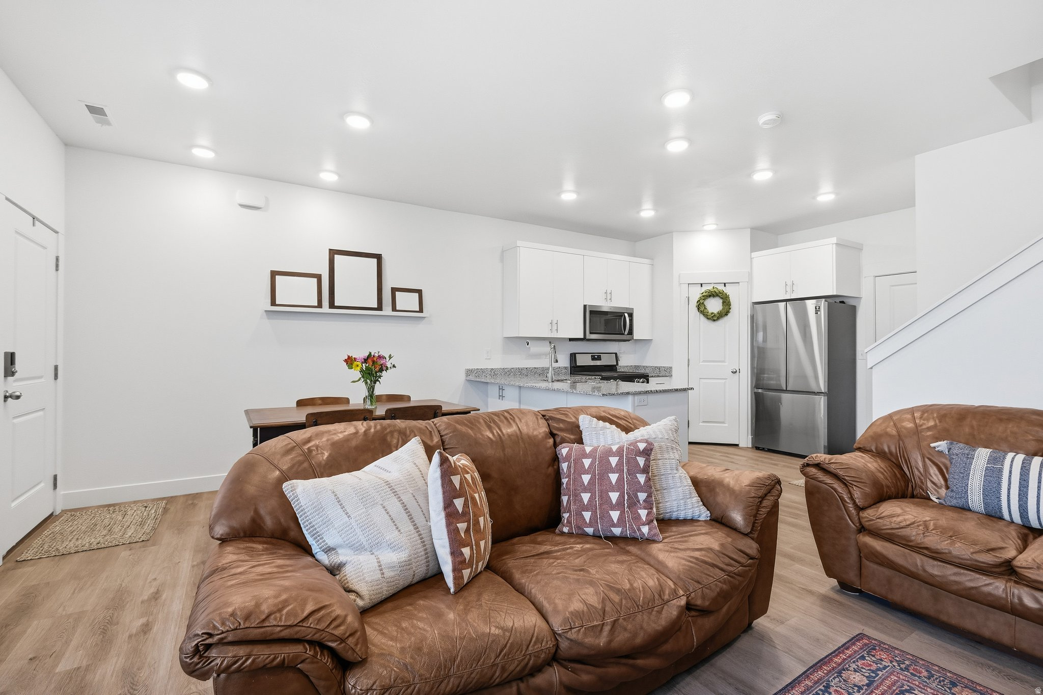 WOODMORE POINTE SUBD - Residential