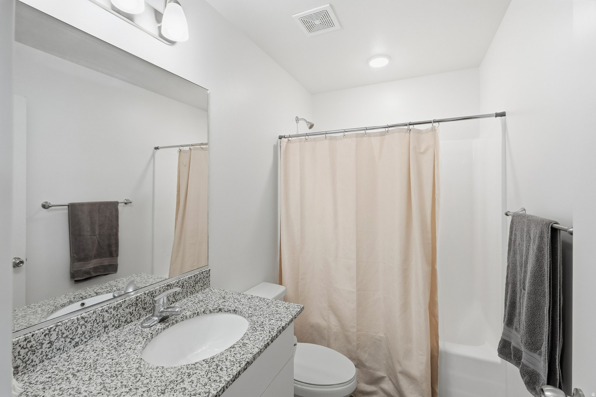 WOODMORE POINTE SUBD - Residential