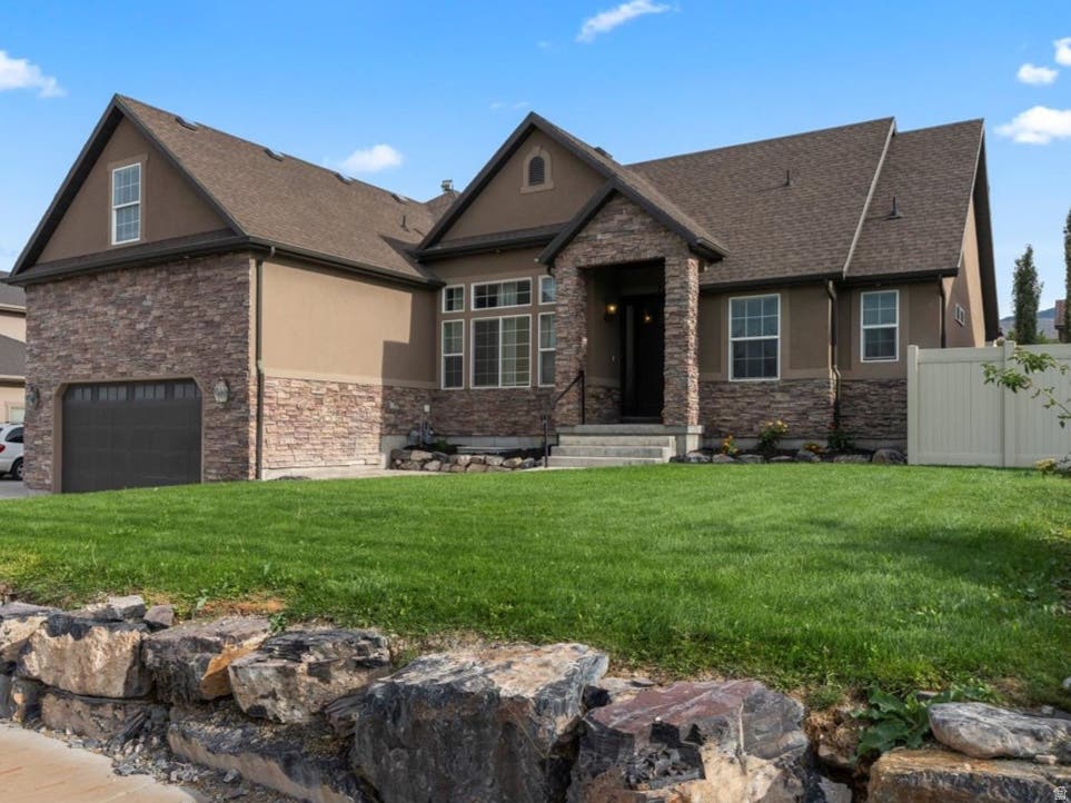 Photo of 771 W MEADOW SIDE DR, Saratoga Springs, UT 84045 (MLS # 2175775)