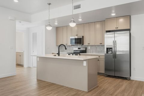 Condo For Sale - 226 N Cliff Side Dr #L200<br/> Hurricane, UT 84737