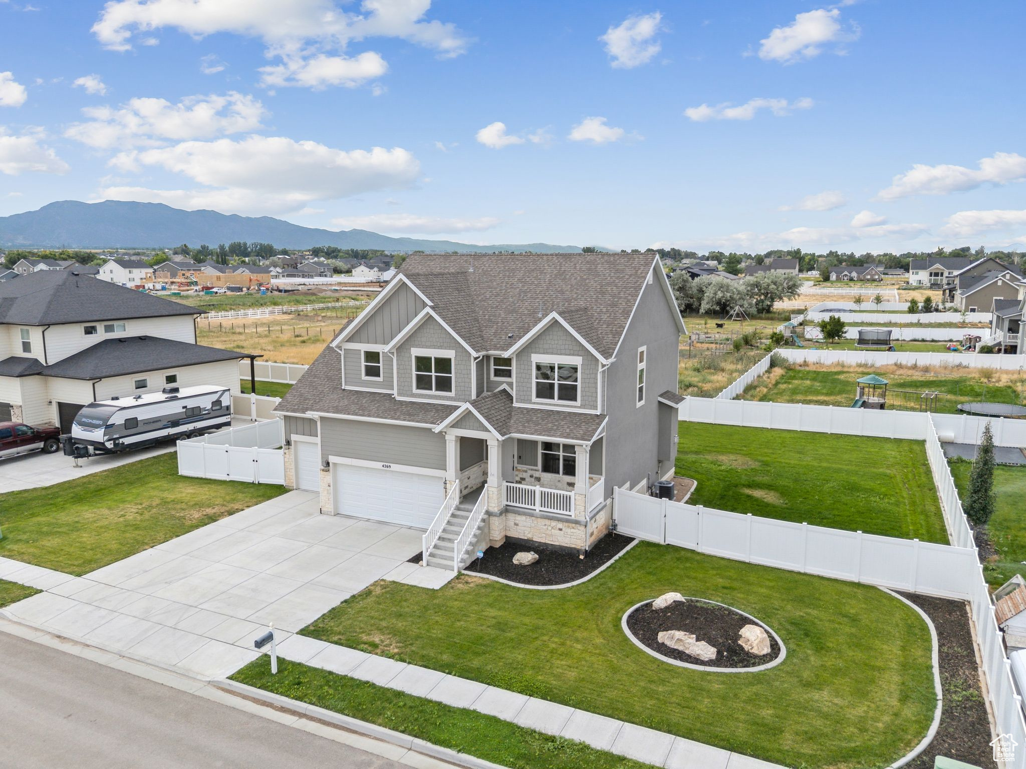 SUNSET EQUESTRIAN - Residential
