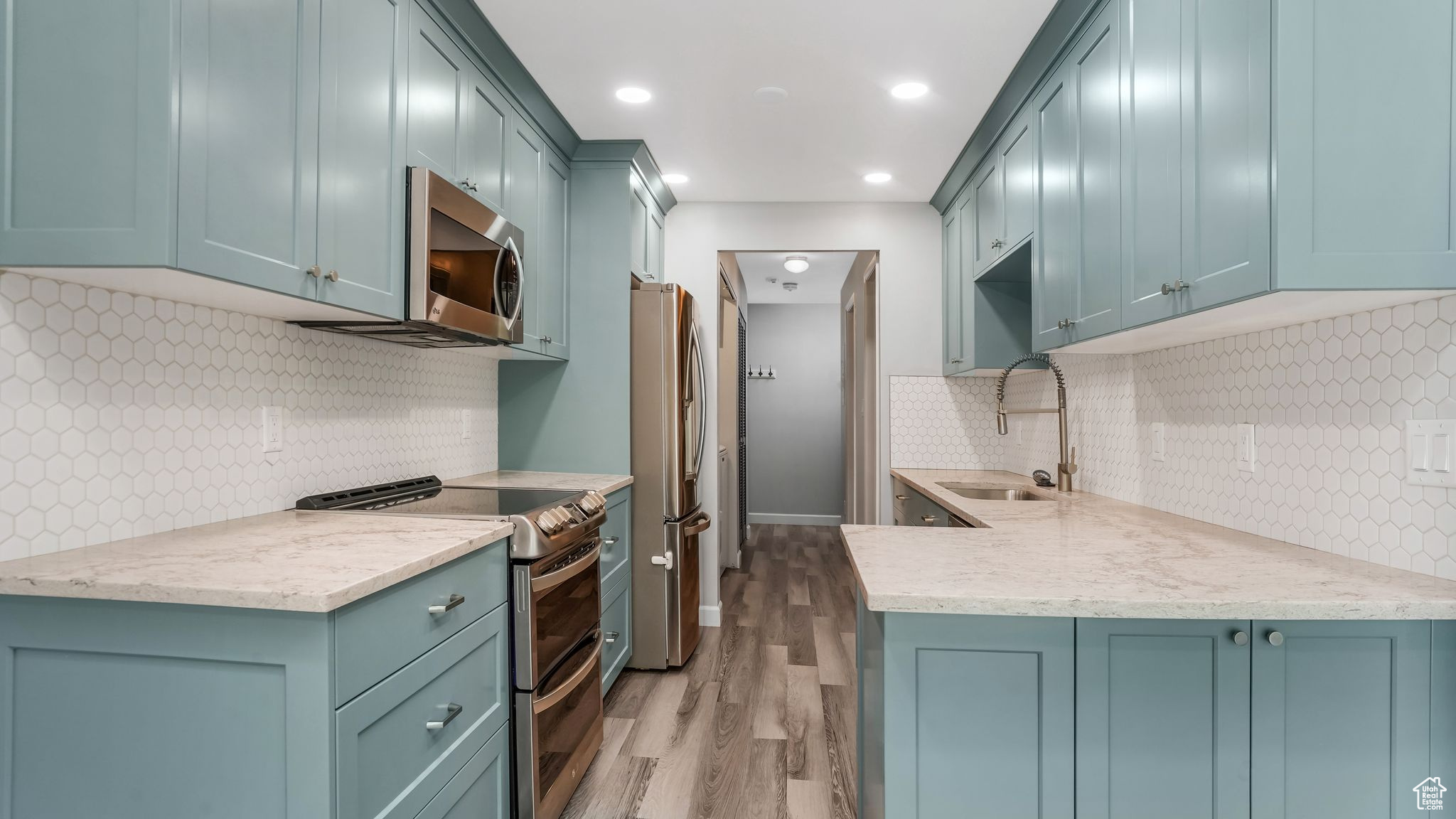 22 Creekside Ln, Centerville, Utah image 2