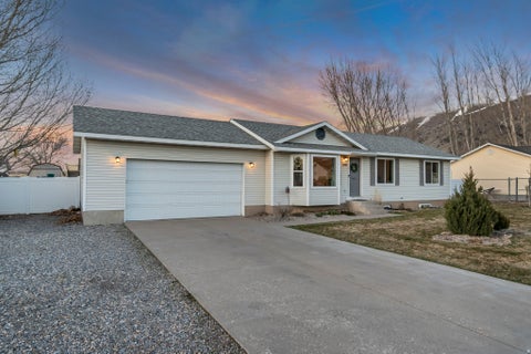 Homes For Sale - 1041 E 30<br/> Hyrum, UT 84319