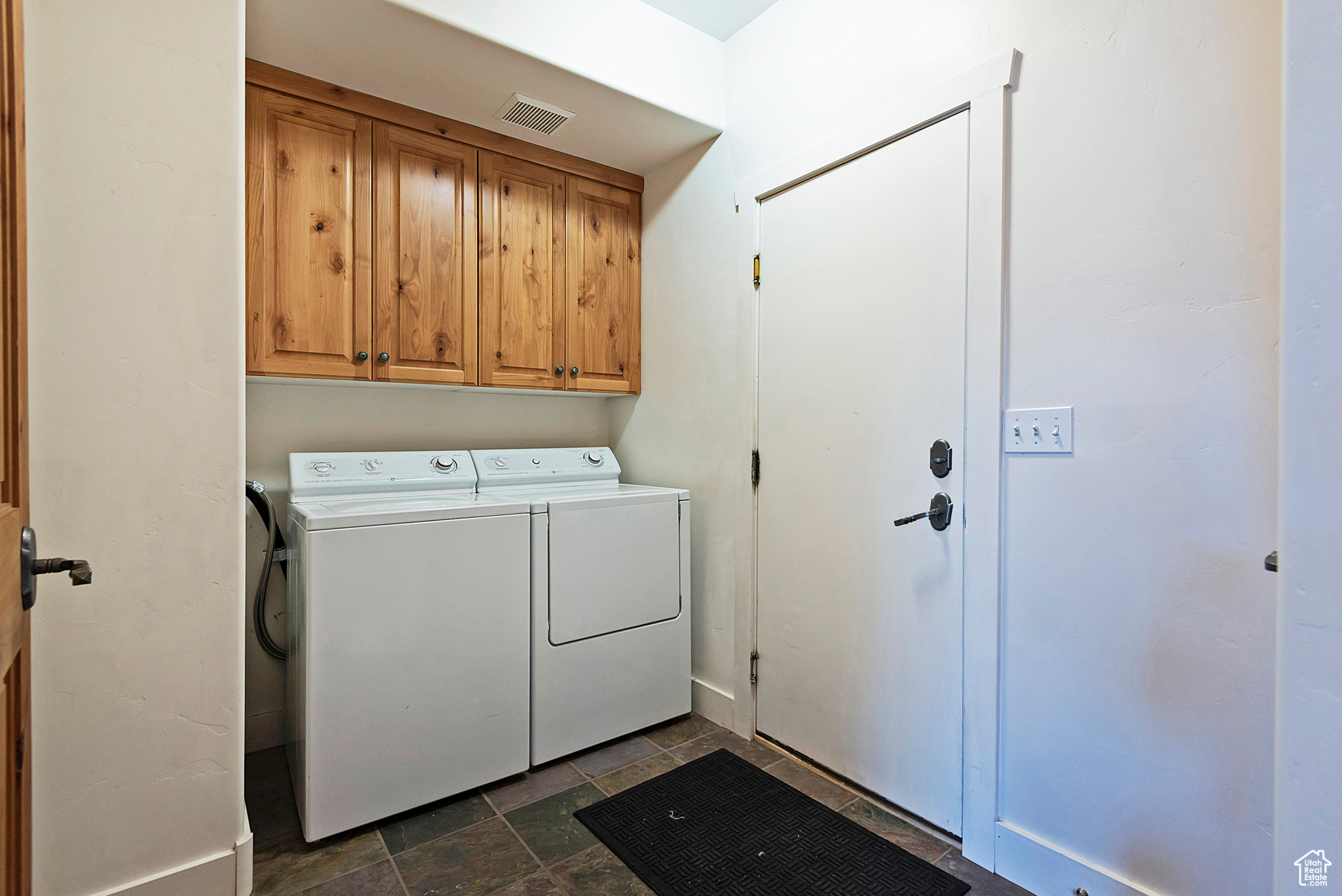 TROUT CREEK TOWNHOUSES - Residential Lease