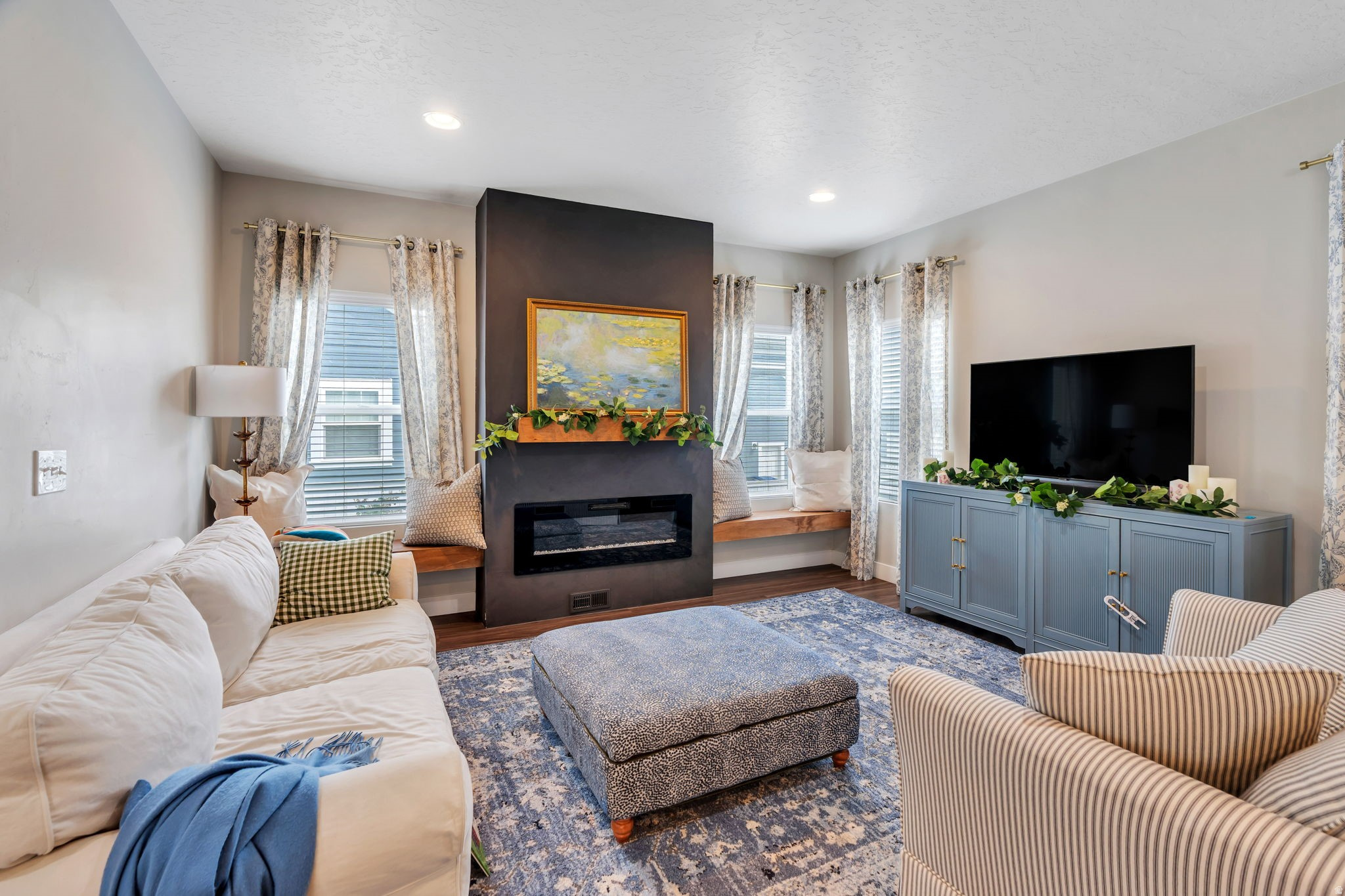 DAYBREAK - Residential