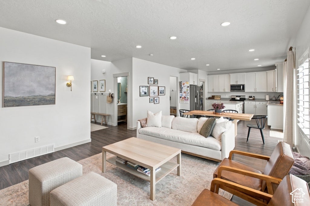 Photo of 9270 N VERNHAM LN, Eagle Mountain, UT 84005 (MLS # 2191224)