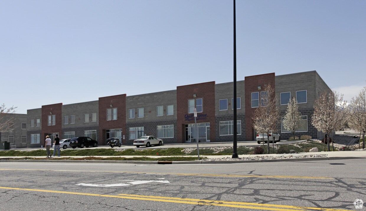 AVIGATION CONDO - Commercial Lease