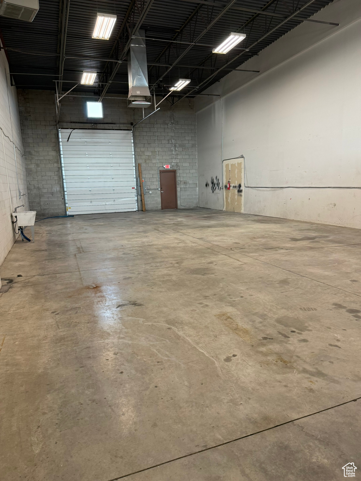 AVIGATION CONDO - Commercial Lease