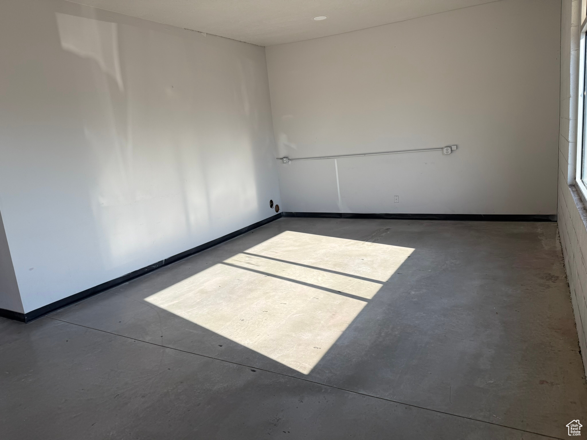 AVIGATION CONDO - Commercial Lease