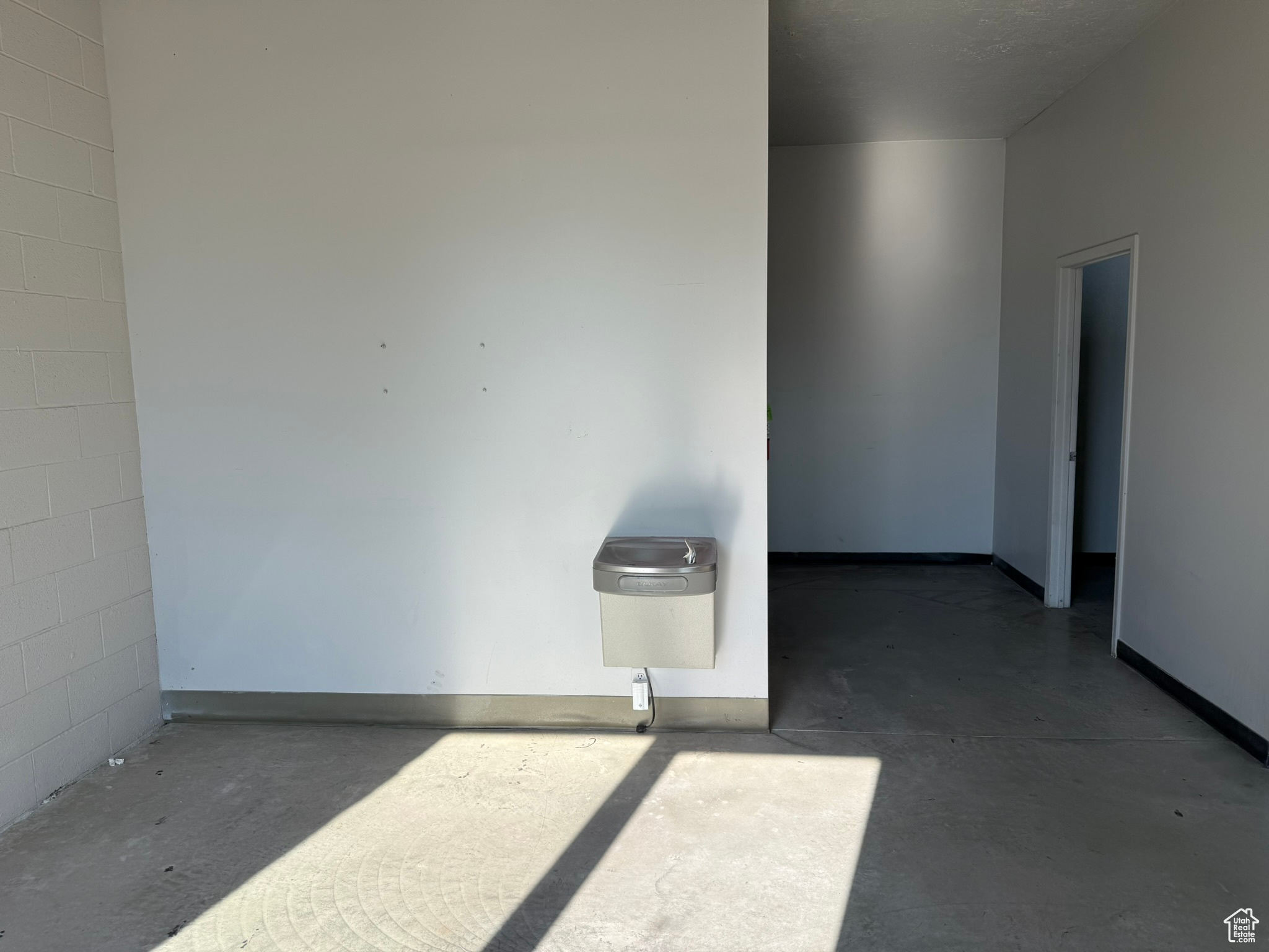 AVIGATION CONDO - Commercial Lease