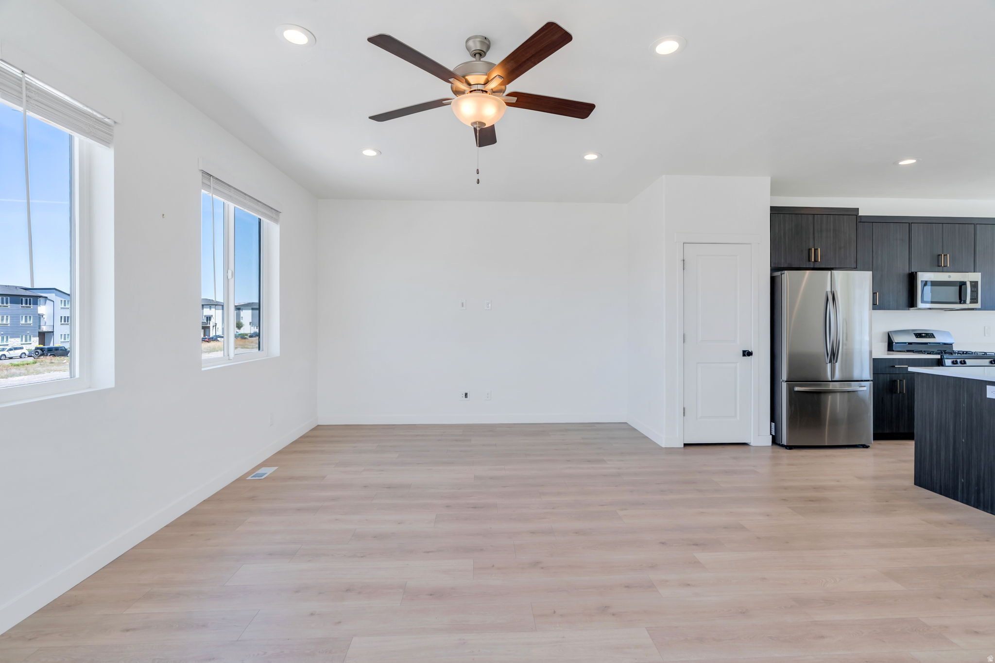 LAKESHORE LANDING - Residential