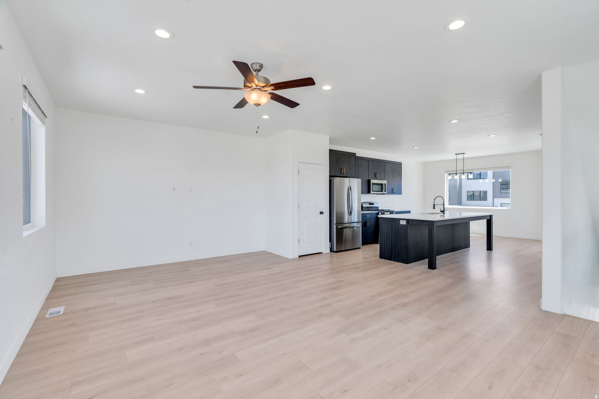 LAKESHORE LANDING - Residential