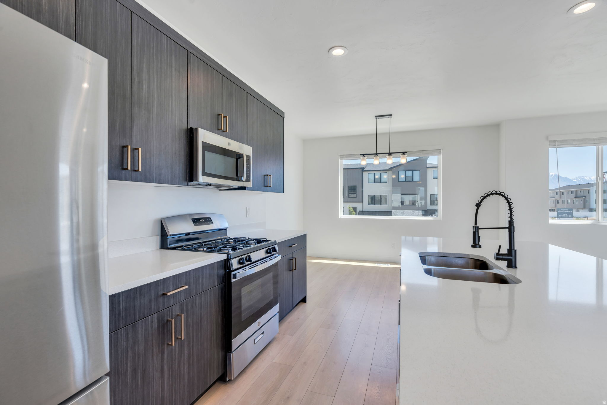 LAKESHORE LANDING - Residential