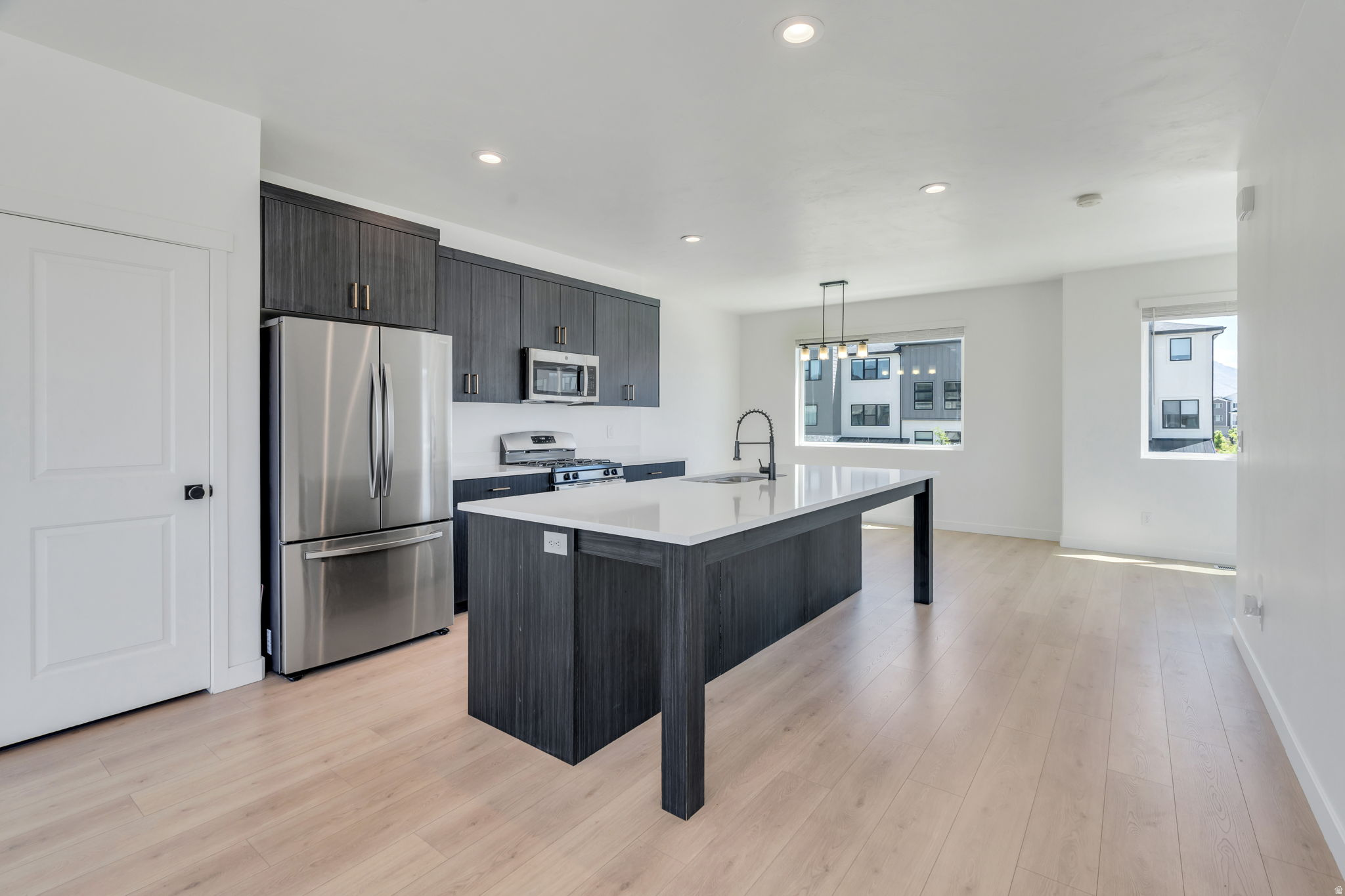 LAKESHORE LANDING - Residential