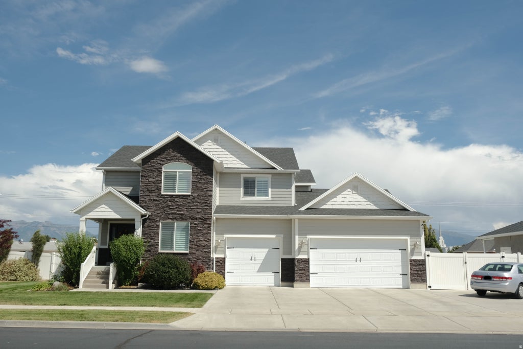 Photo of 827 S 3050 W, Syracuse, UT 84075 (MLS # 2181466)