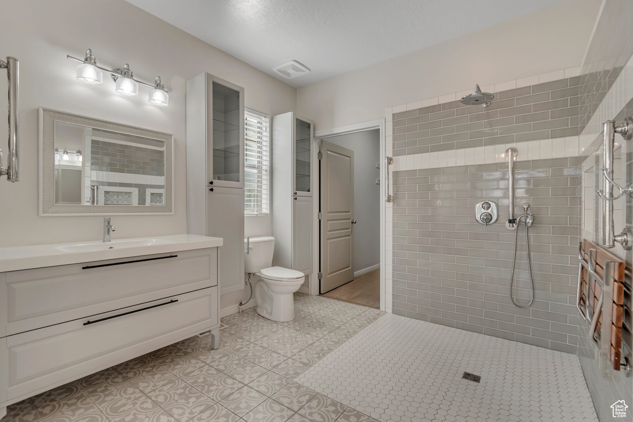 DAYBREAK GARDEN PARK - Residential