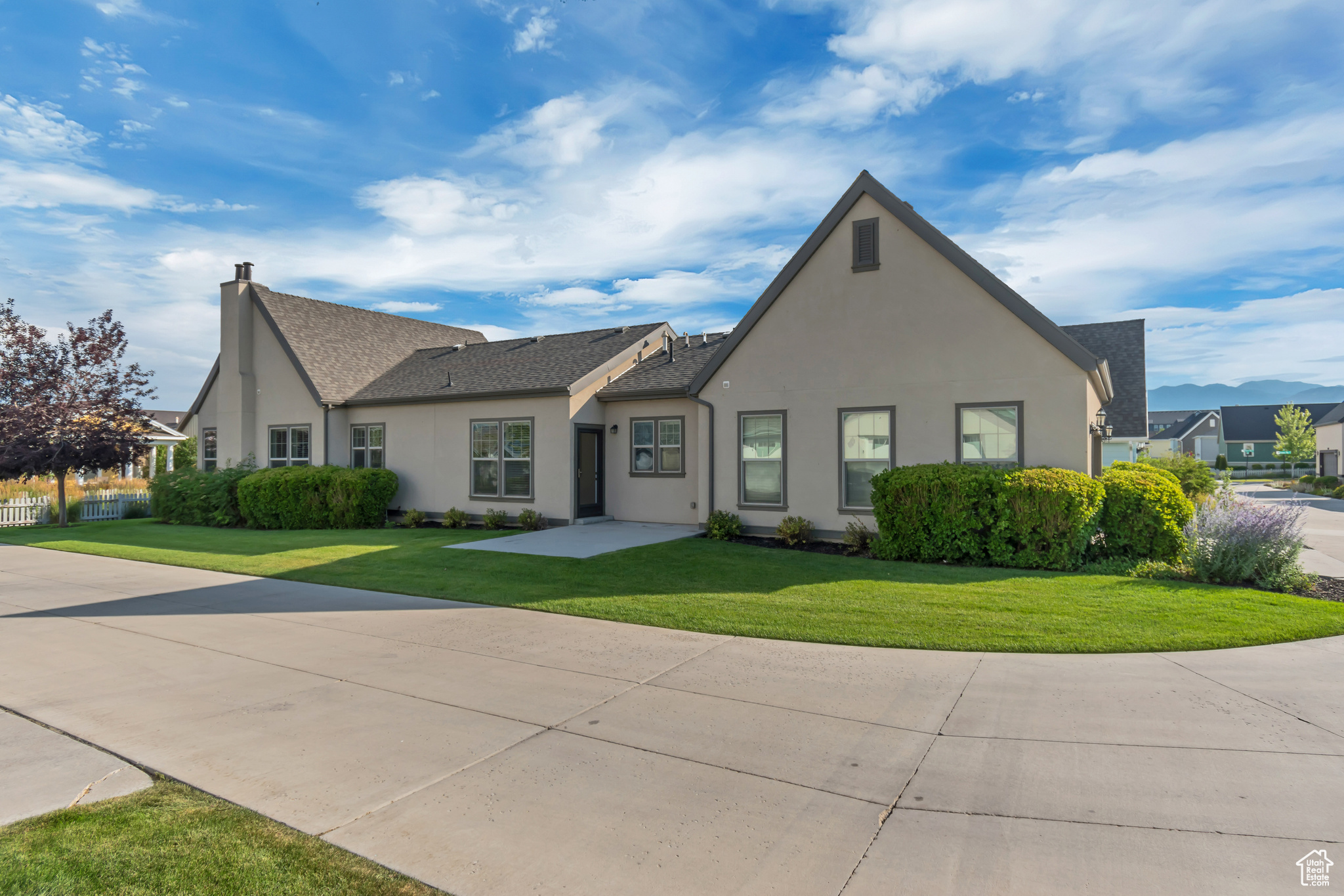 DAYBREAK GARDEN PARK - Residential