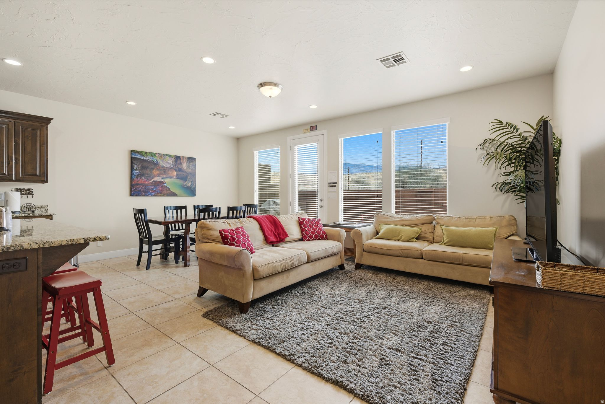 CORAL RIDGE TOWNHOME - Residential