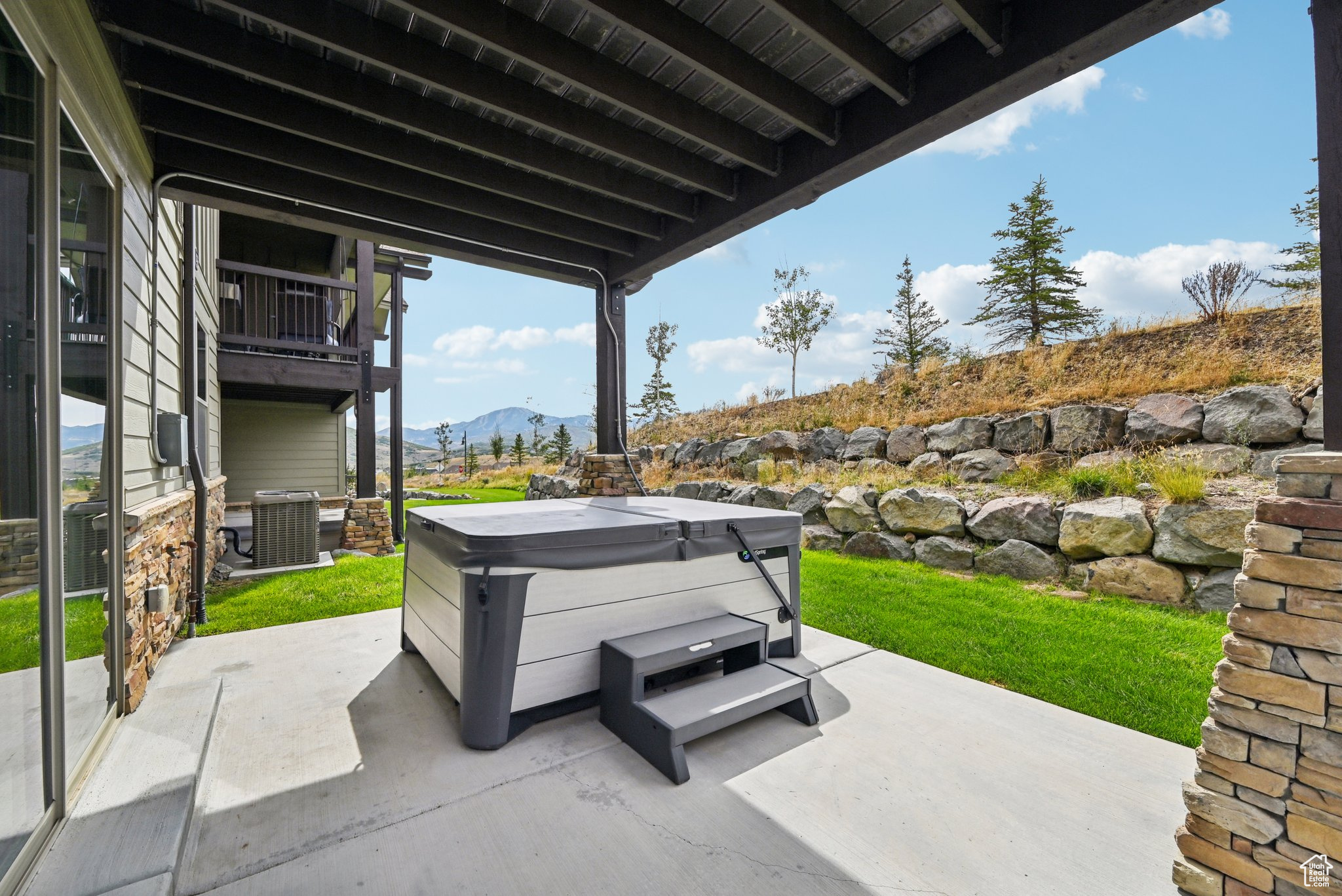 BLACK ROCK RIDGE - Residential