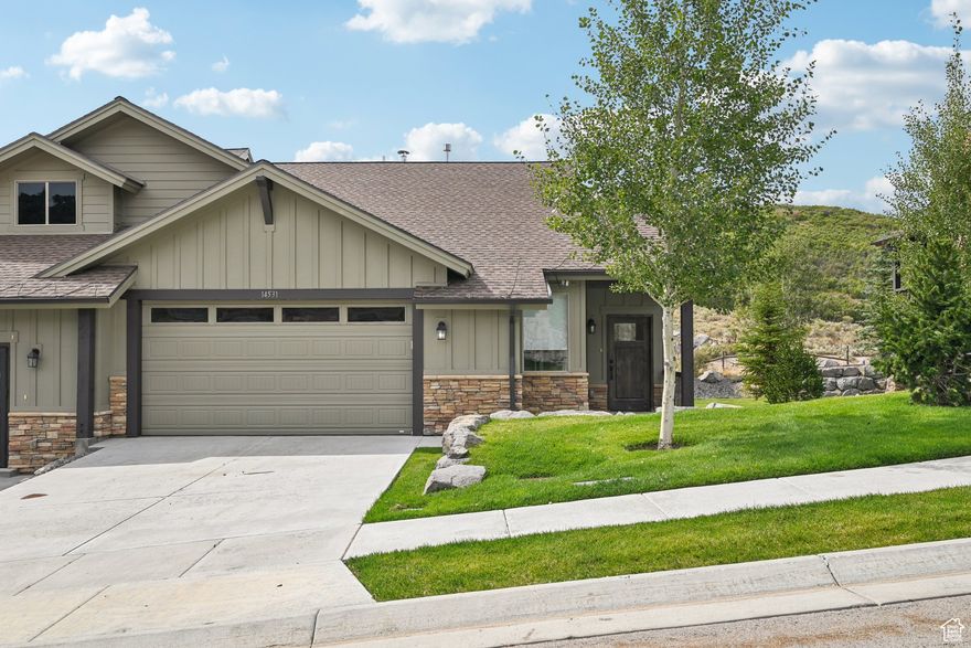 Beautiful, view end unit at Black Rock Ridge.  NIghtly rentals allowed with 7 day minimum.  Conveniently located near Hwy 40 and Kearns Blvd. Tons of natural light, enjoy your days gazing at Jordanelle, the beautiful Utah mountains, and have several hiking, biking, skiing, golfing areas within minutes.  Viking Appliances, beautiful quartz countertops, high ceilings, 2 bedrooms have en-suite bathrooms, basement 3rd bedroom  has a full bath but access is through the hallway for access to the rest of the basement.  Upstairs primary bathroom has a steam shower.  Furniture included. Club Blackrock down the street has memberships for access to the amenities: Pool, Hot Tub, Fitness Center, Steam Room, Sauna, Game Room.  They offer a day pass to try it out.
