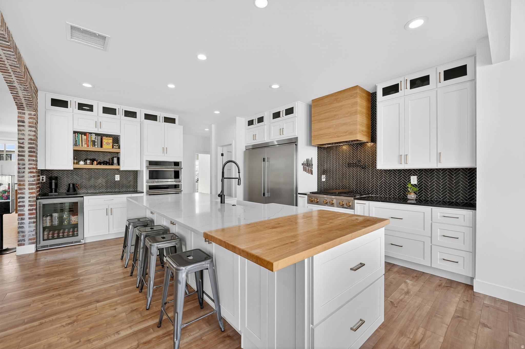 LAKE VIEW ESTATE - Residential