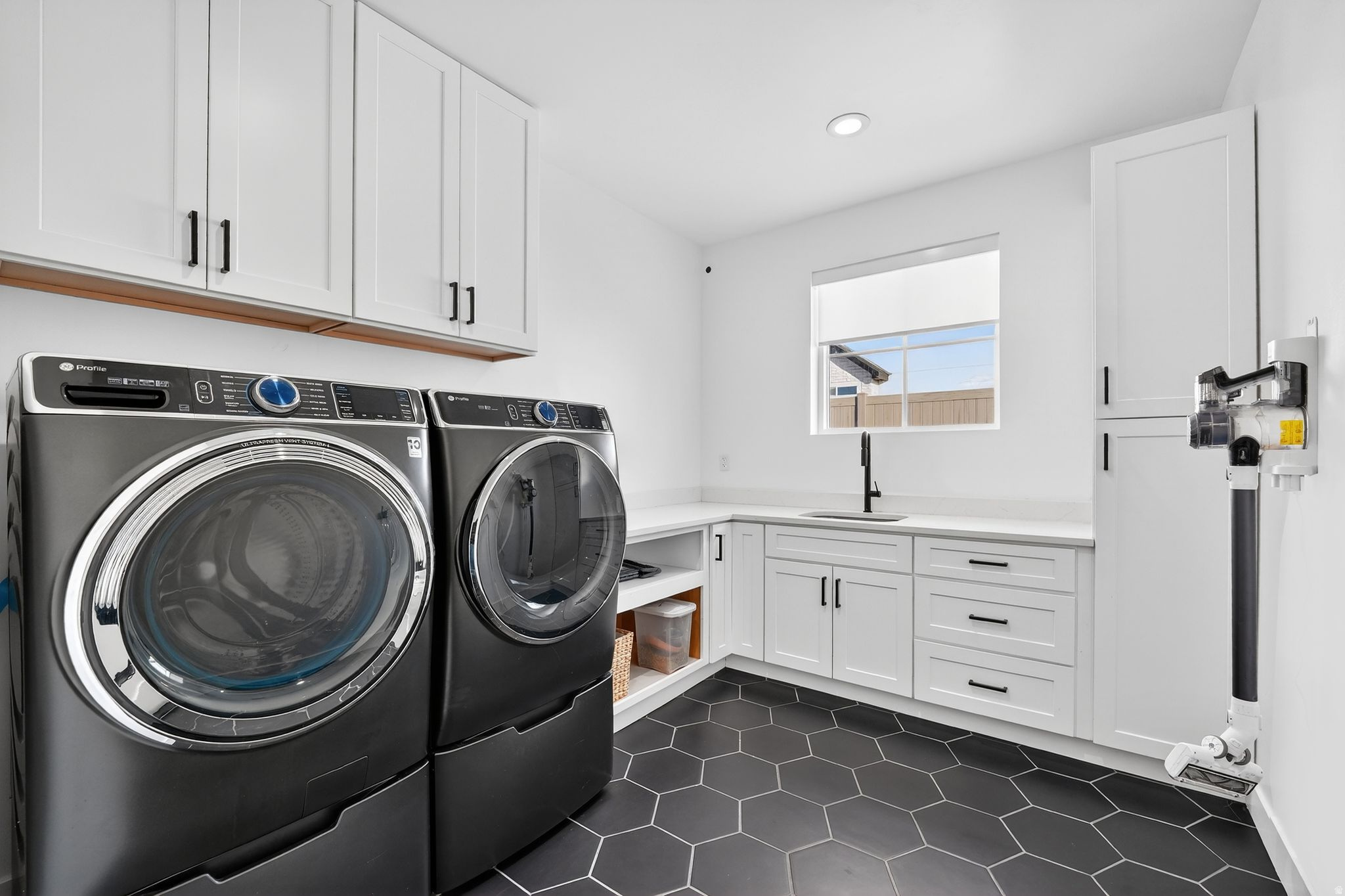 LAKE VIEW ESTATE - Residential