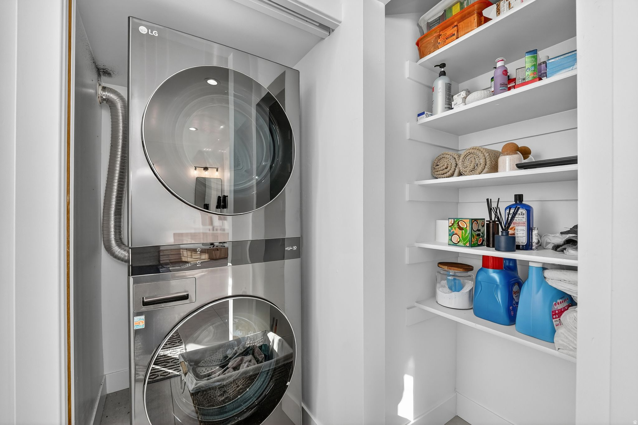 LAKE VIEW ESTATE - Residential