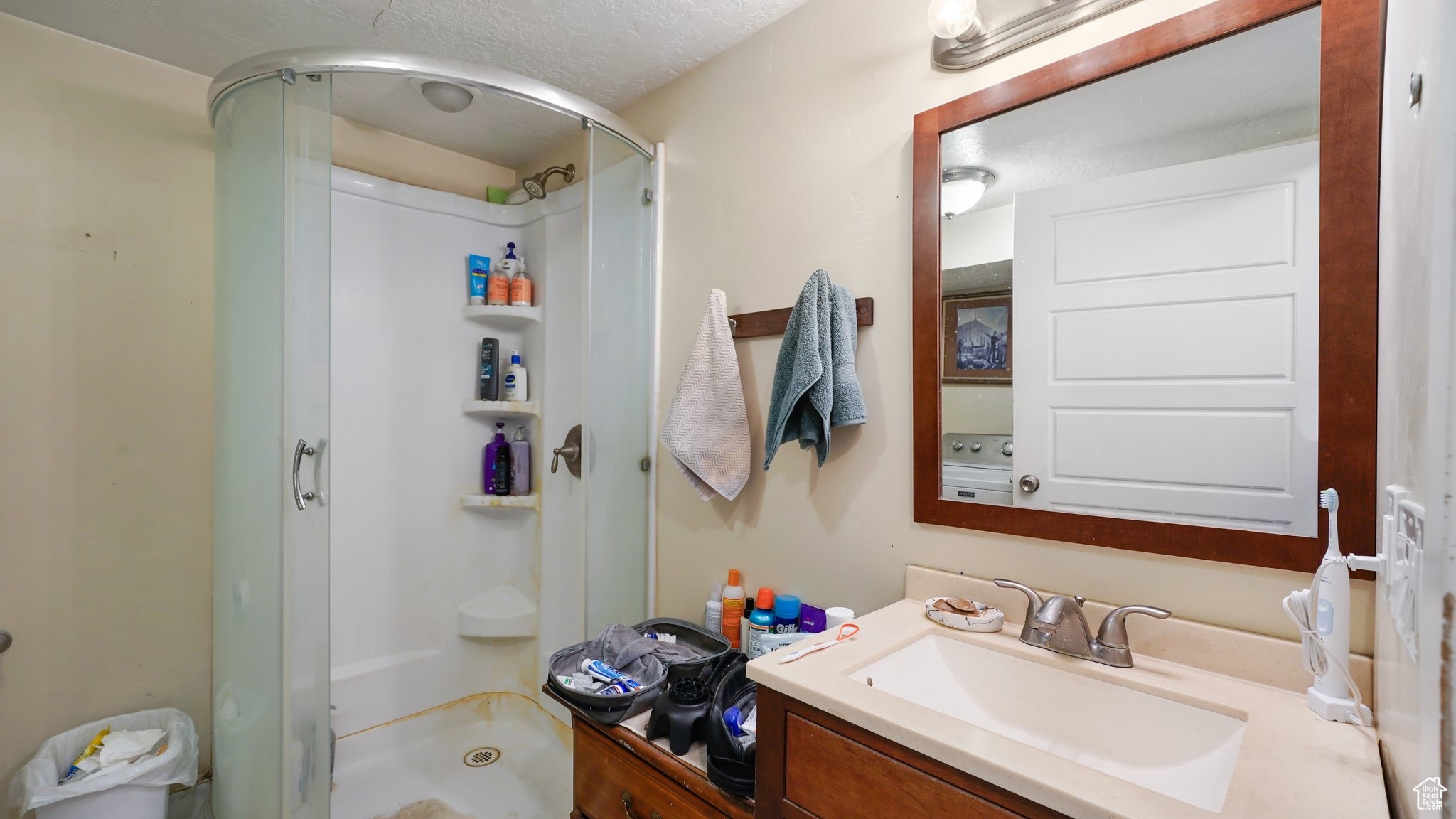 Provo, Utah 84606, United States, 6 Bedrooms Bedrooms, ,3 BathroomsBathrooms,Residential,Pending,116282