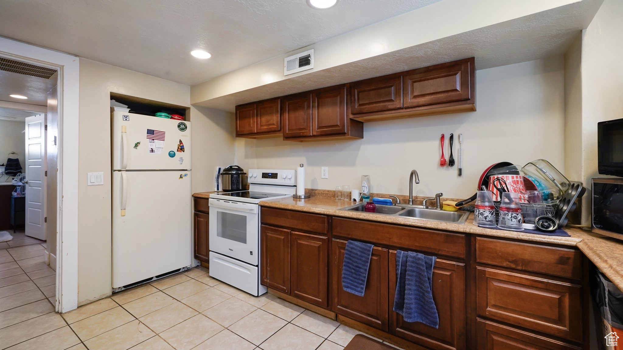 Provo, Utah 84606, United States, 6 Bedrooms Bedrooms, ,3 BathroomsBathrooms,Residential,Pending,116282