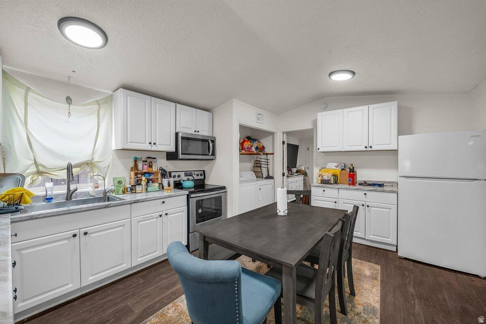 RIVER BEND EST B - Residential