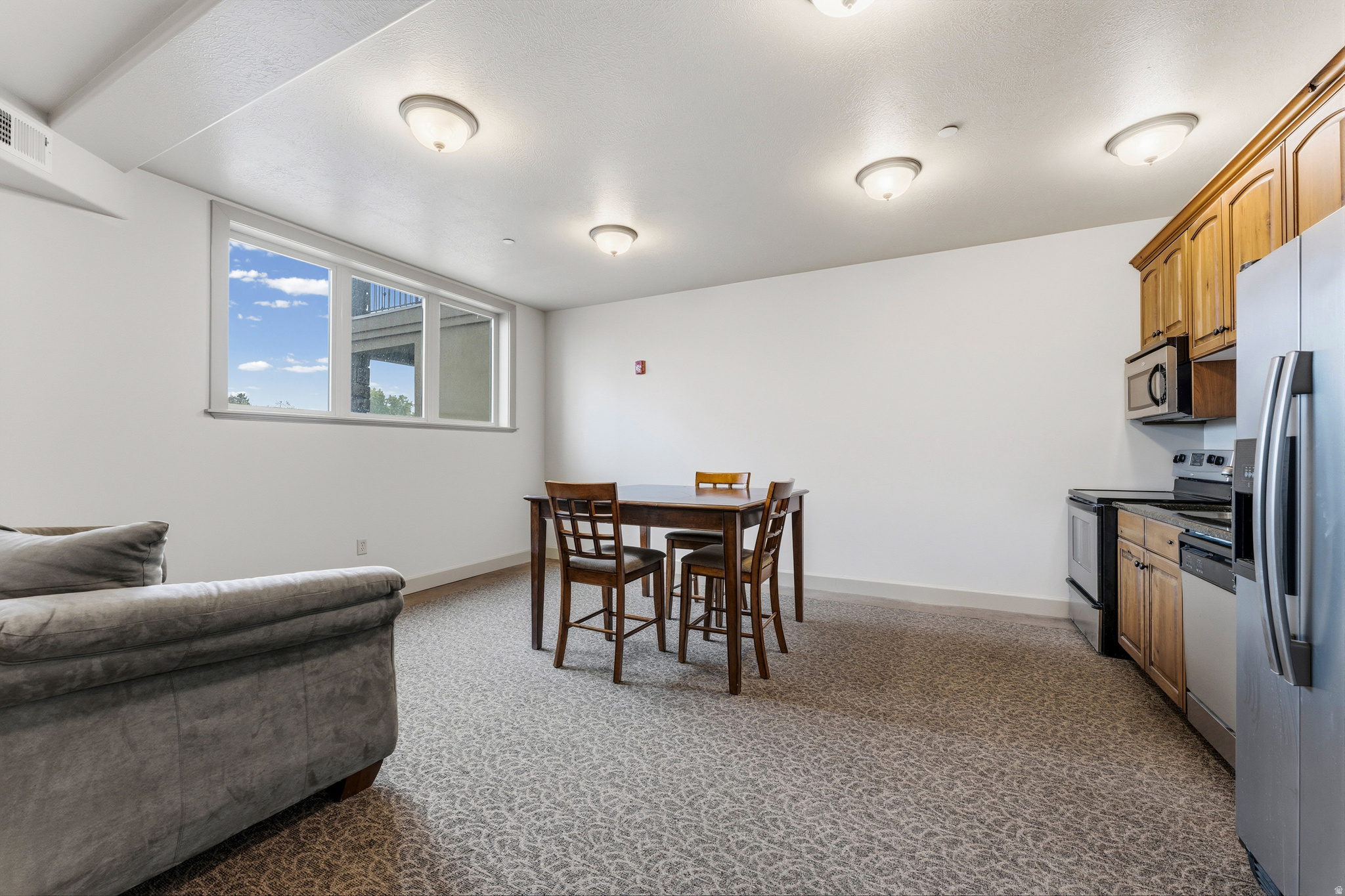 COUNTRY CLUB VIEW - Residential