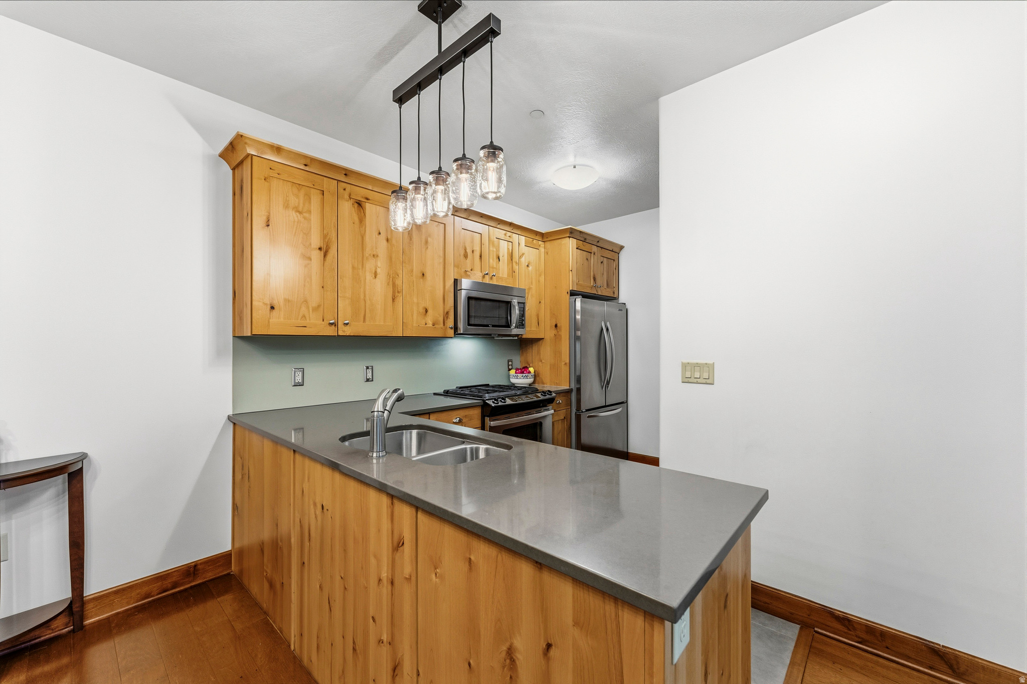 COUNTRY CLUB VIEW - Residential