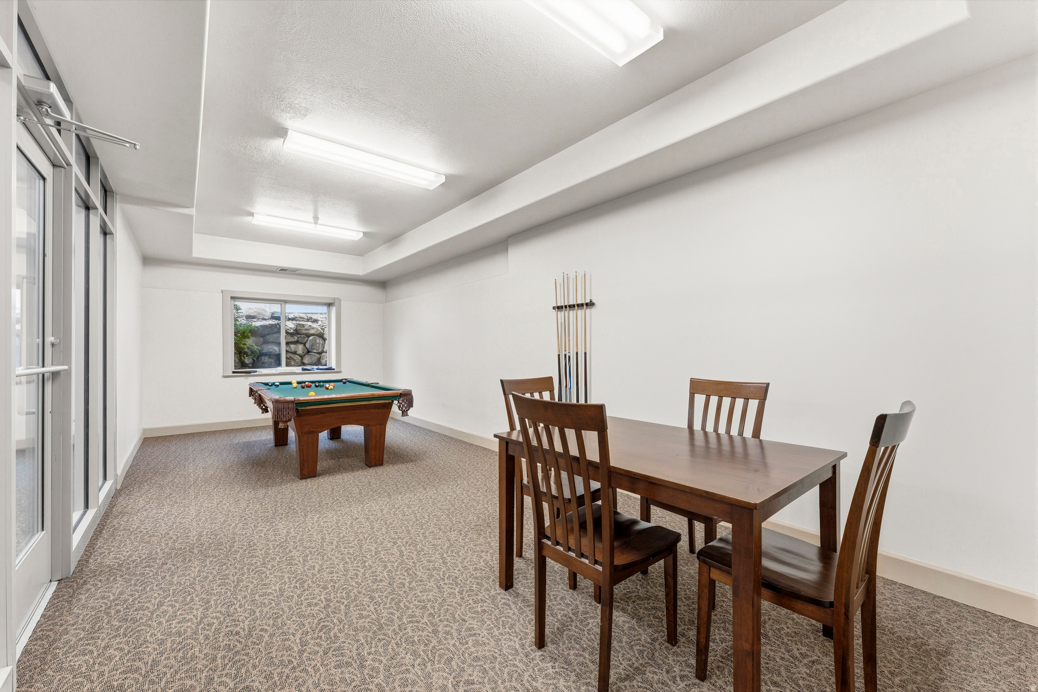 COUNTRY CLUB VIEW - Residential