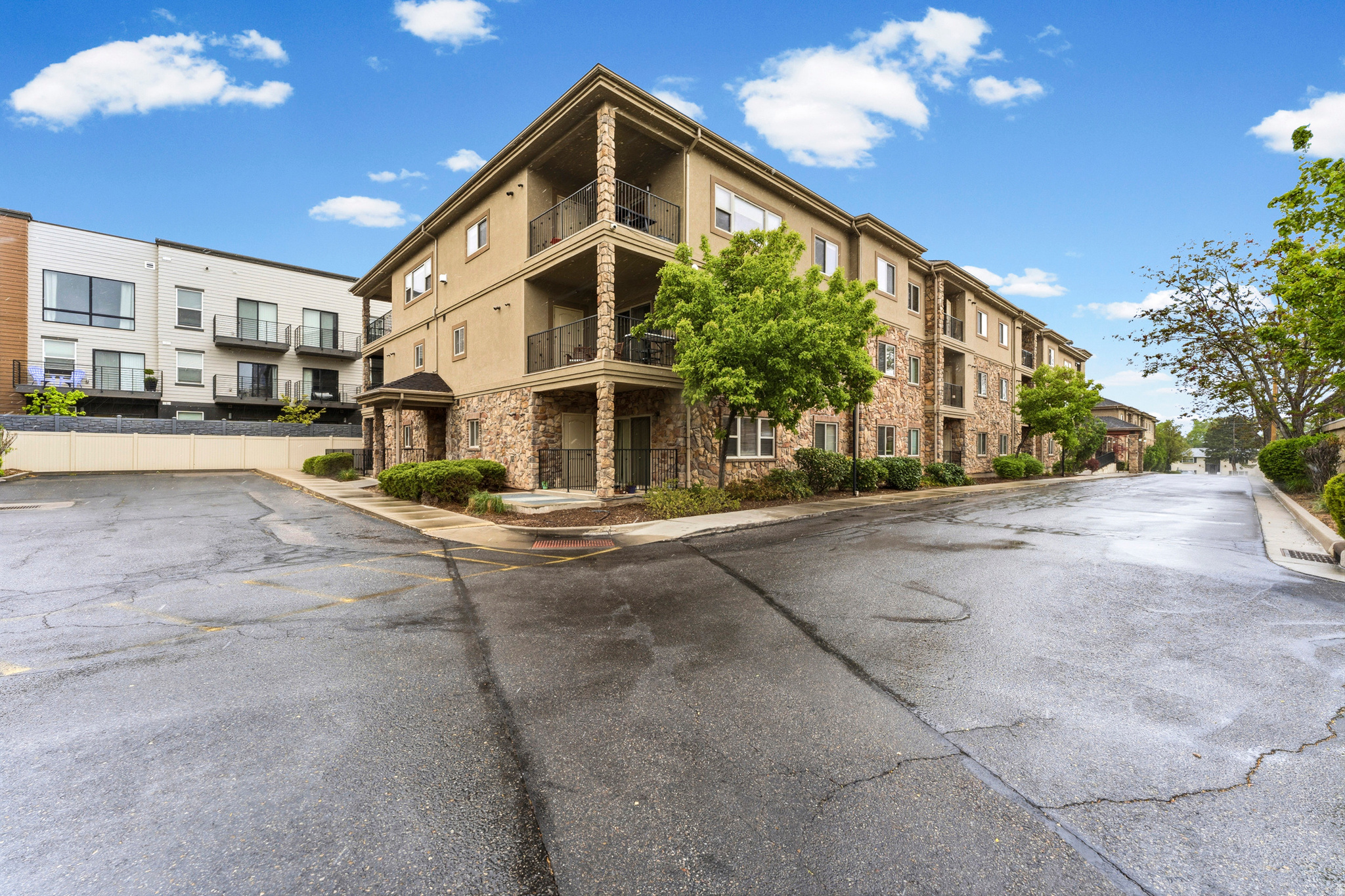COUNTRY CLUB VIEW - Residential