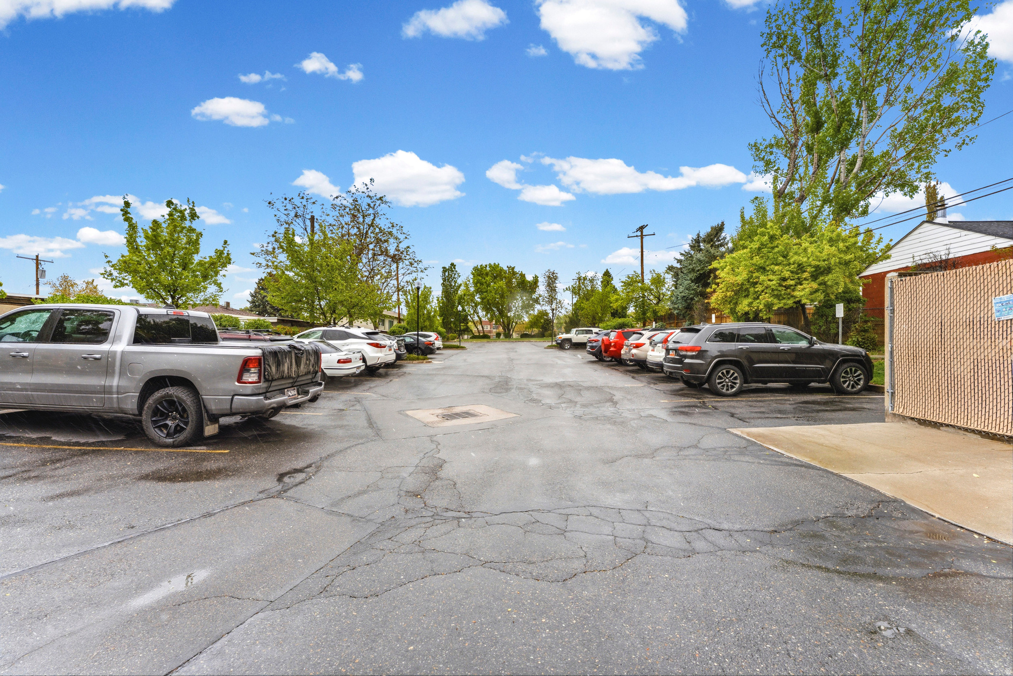 COUNTRY CLUB VIEW - Residential