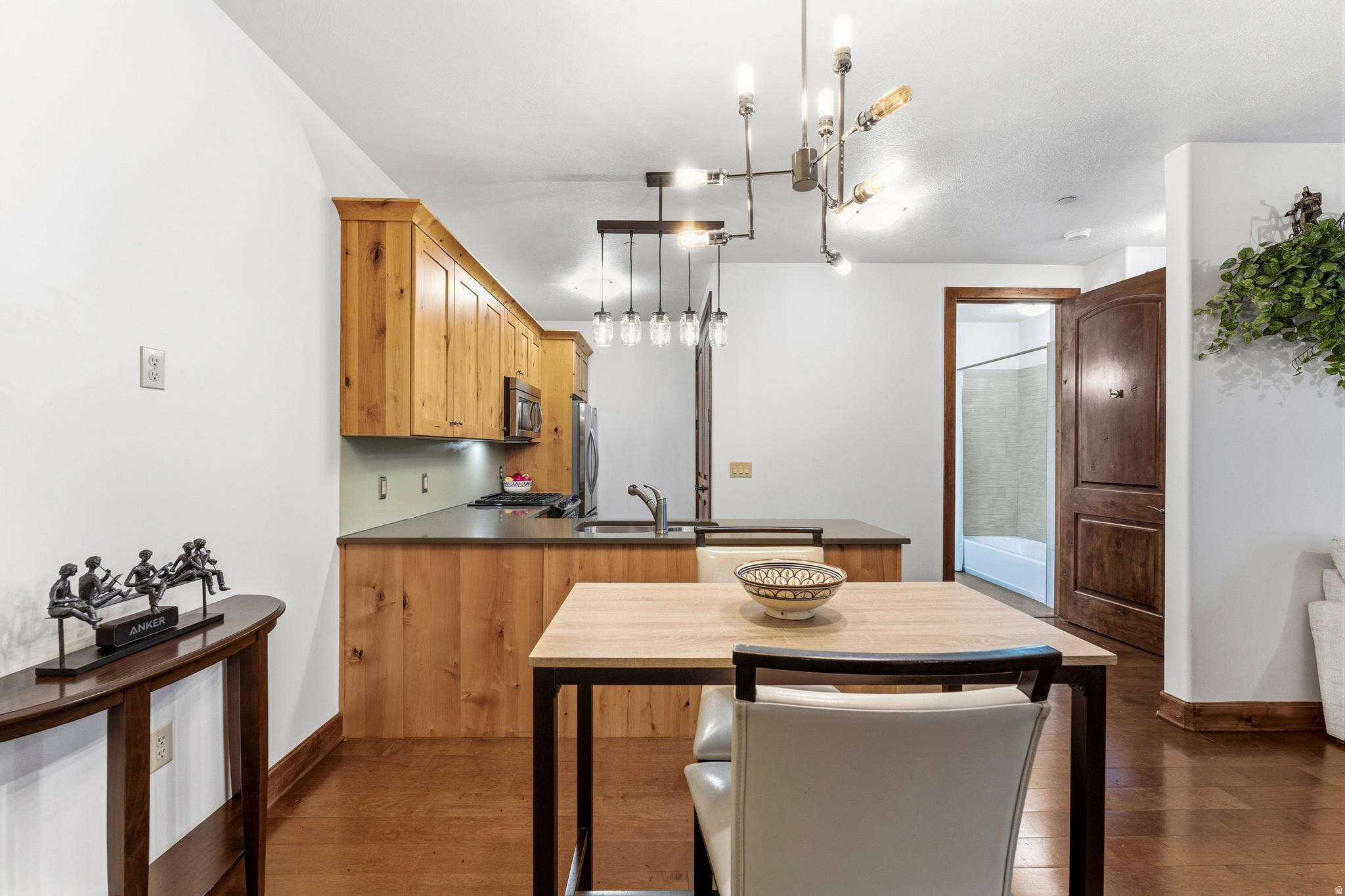 COUNTRY CLUB VIEW - Residential