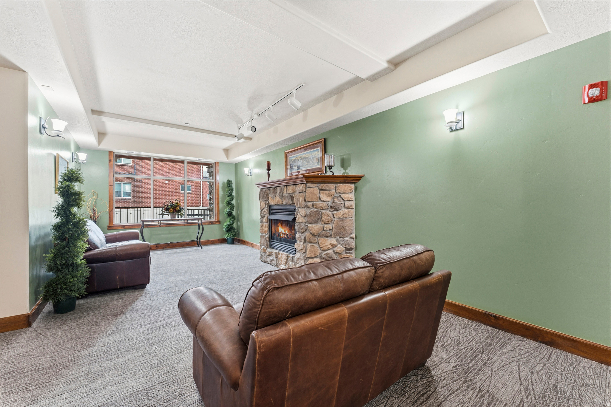 COUNTRY CLUB VIEW - Residential