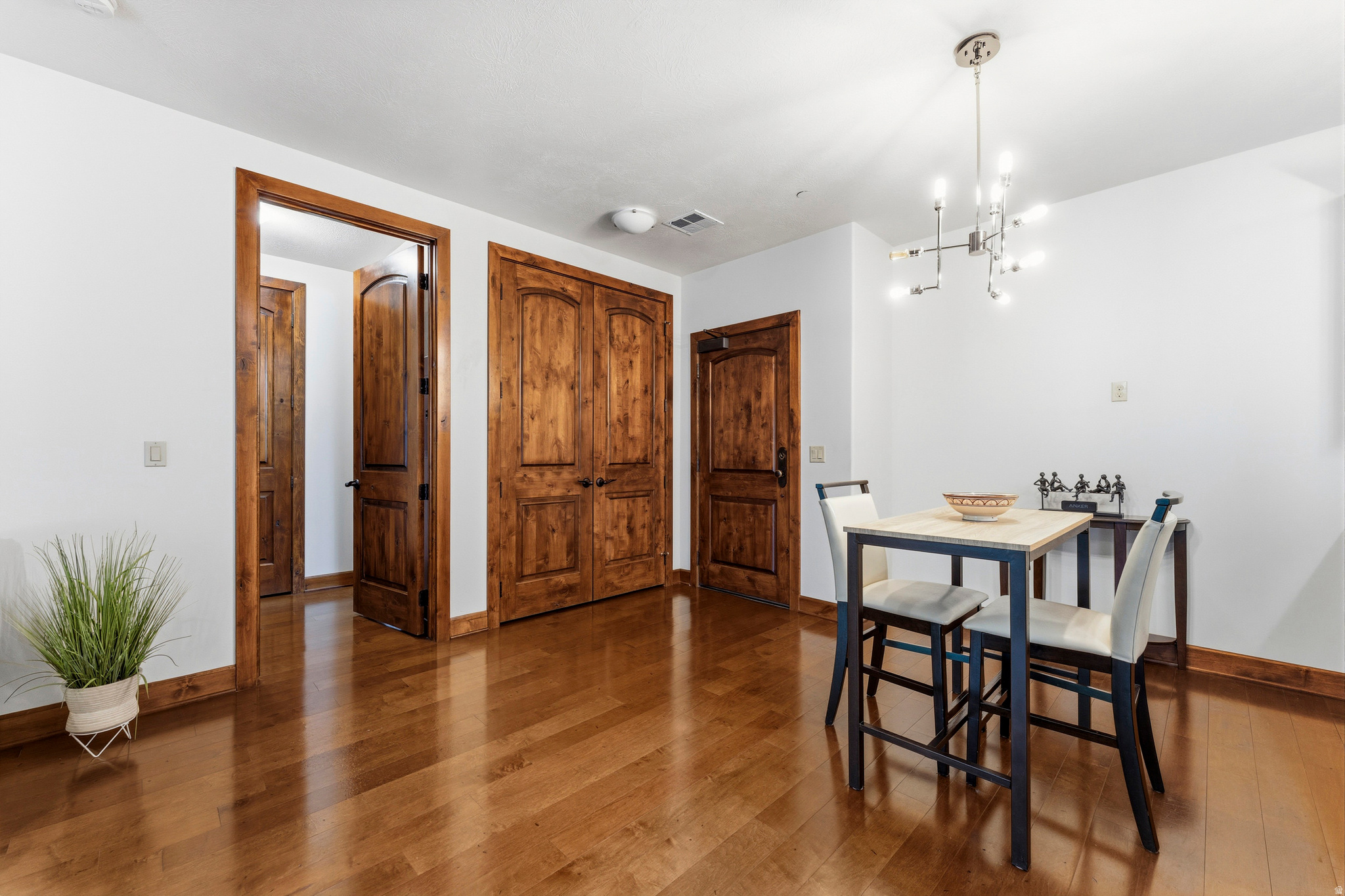 COUNTRY CLUB VIEW - Residential