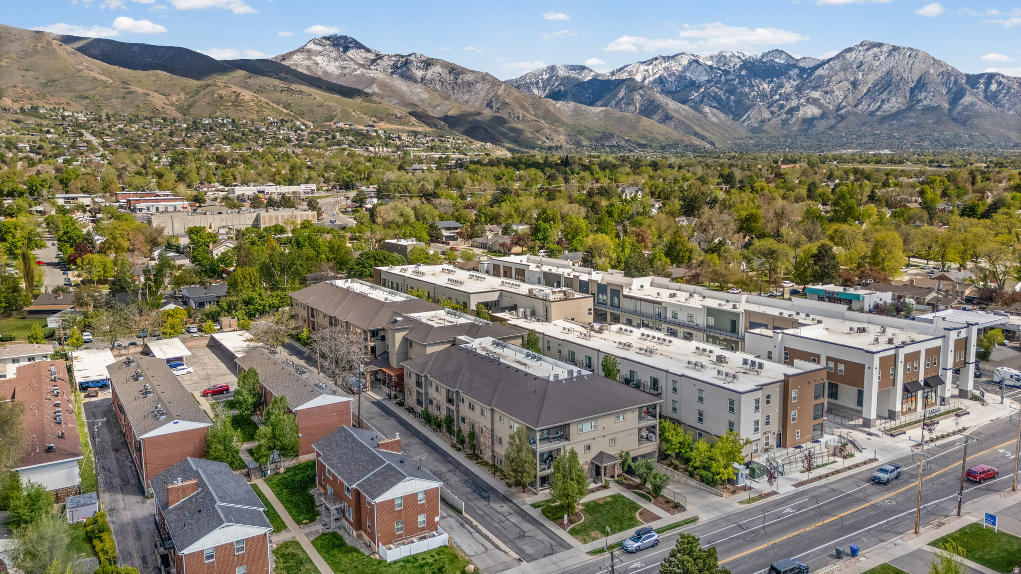 COUNTRY CLUB VIEW - Residential